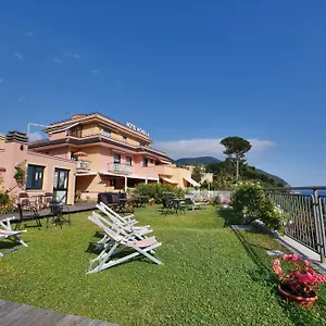 https://mondial-moneglia.hotelitalianriviera.com