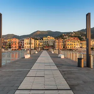 https://hotel-ligure-alassio.hotelitalianriviera.com