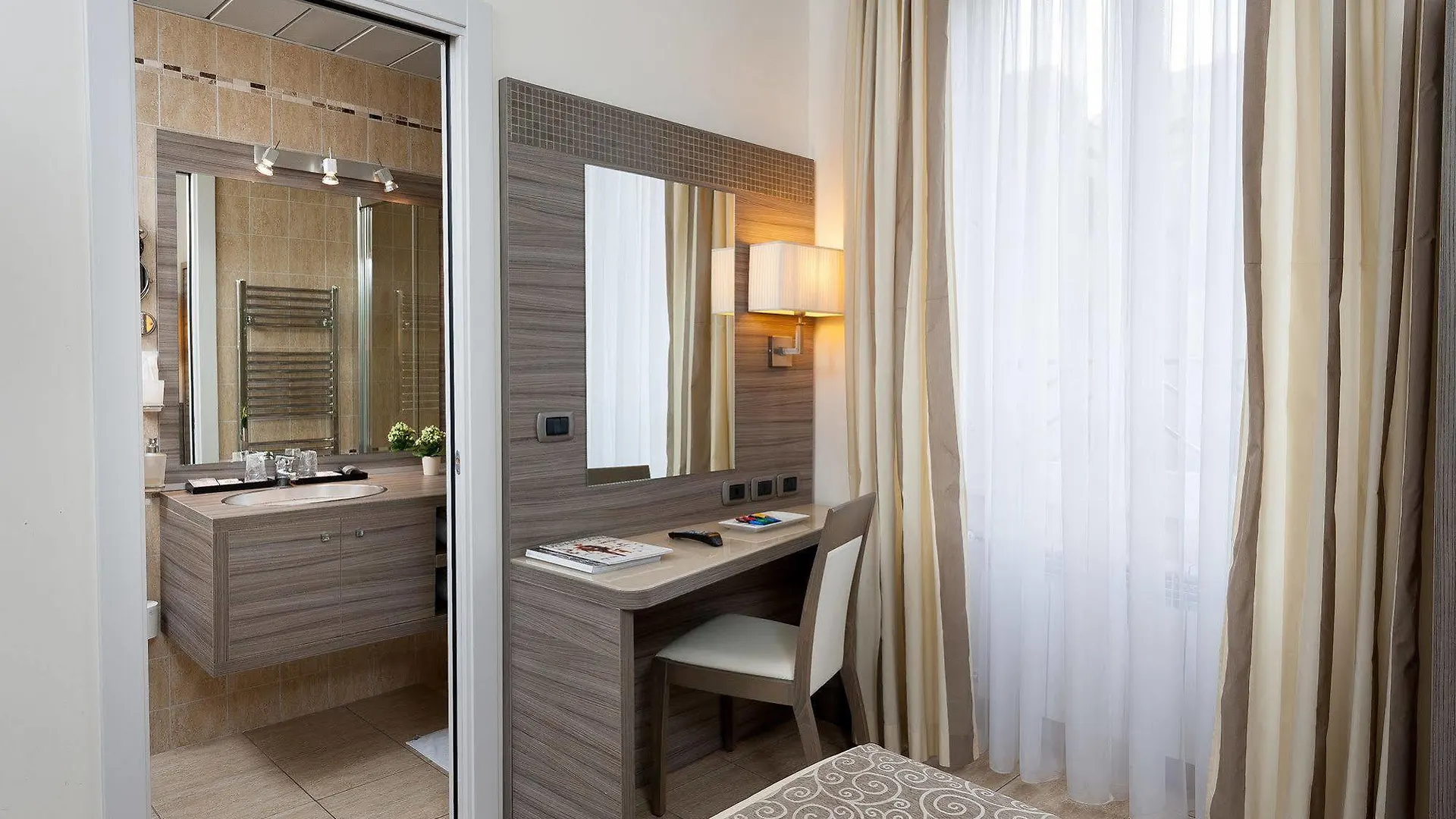 Morrisson Exclusive Rooms Rome Italy